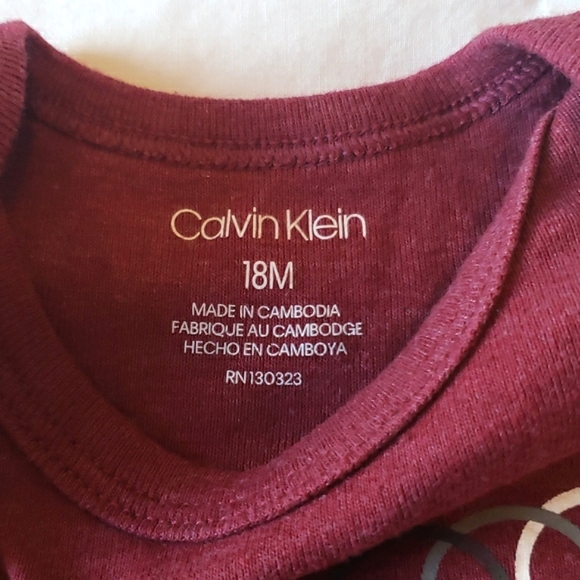 π CALVIN KLEIN - Burgundy Onesie - Size 18M - Picture 4 of 5